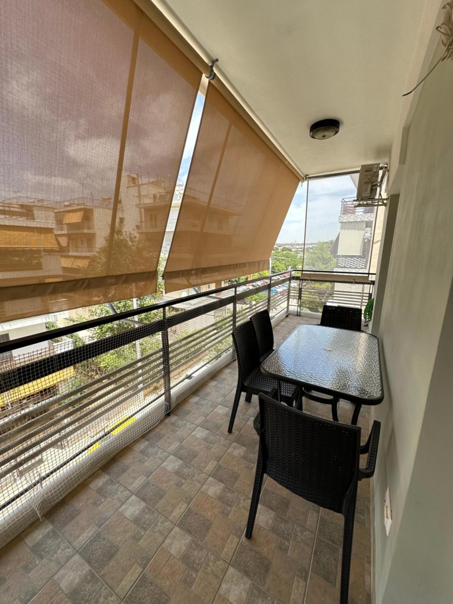 Apartment In The Middle Of Nowhere 1 *